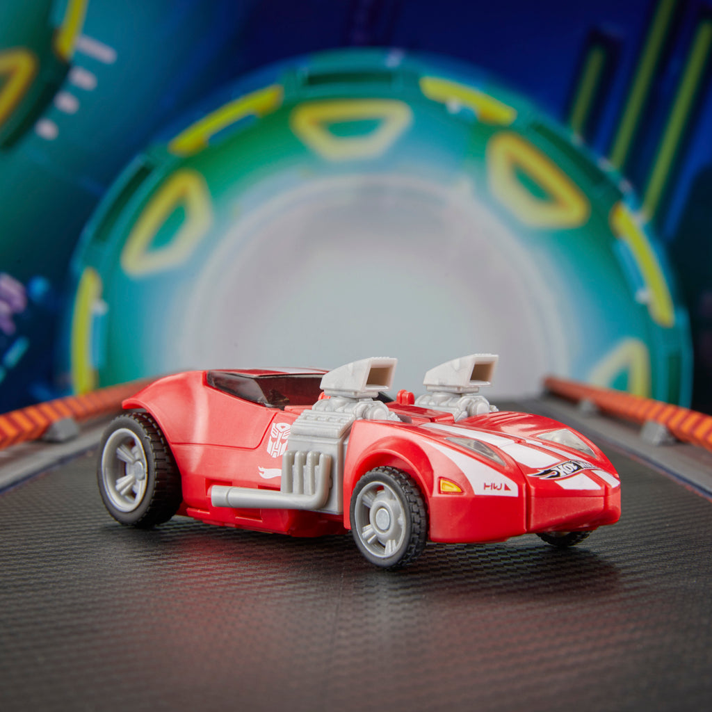 [PRE-ORDER] Transformers x Hot Wheels - Deluxe Class Red Twin Mill (Target Exclusive) Action Figure (G2224)