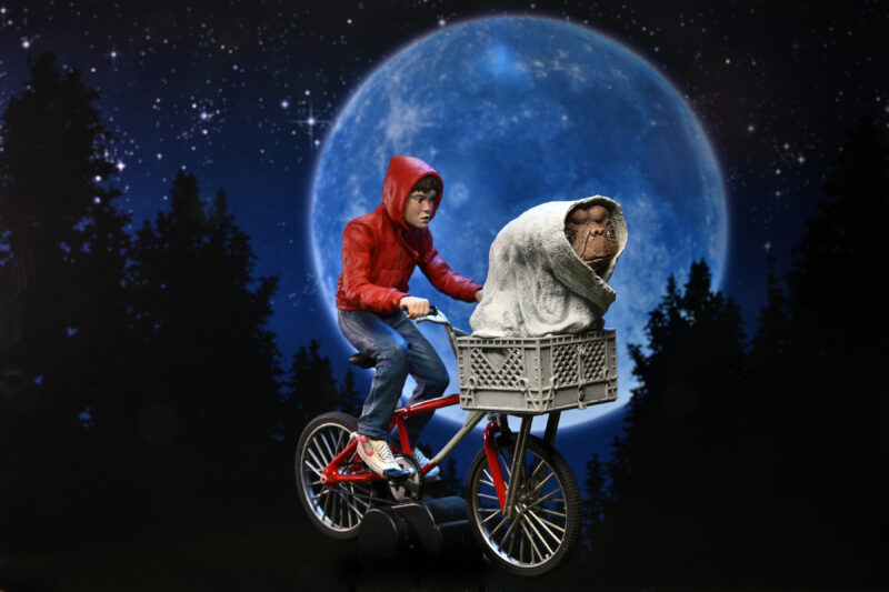 NECA Ultimate E.T. The Extra-Terrestrial 40th anniversary Deluxe Elliott & E.T. on Bicycle (55065)